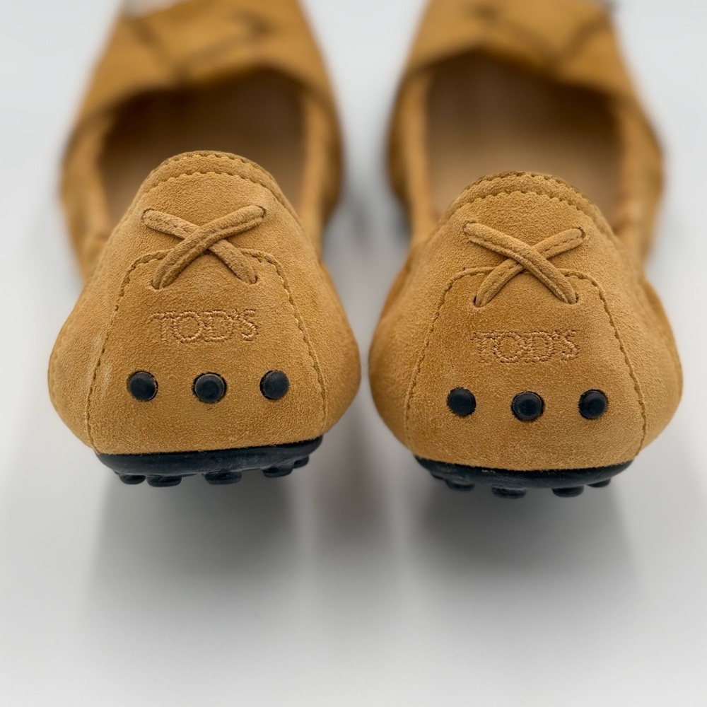 Tod's Tan Suede Knotted Ballet Flats with Metal Accent - Picture 4 of 7